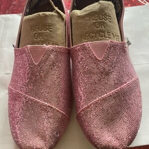 New without tags pink sparkly Toms size 2.5